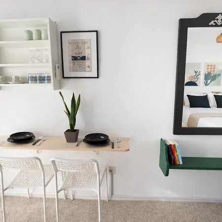 Olive ,balcony With Mountain View, Kitchenette, 1km To ,by Likeyourhome Apartman