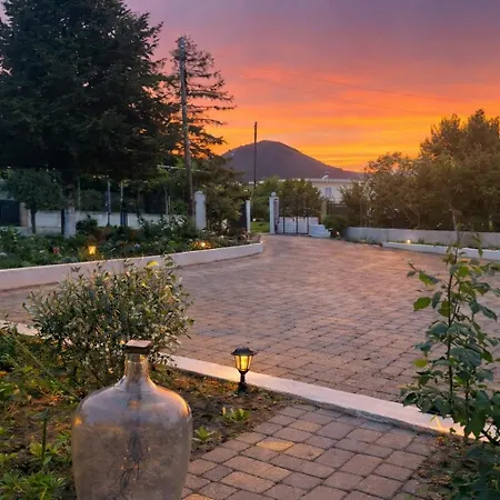Διαμέρισμα Olive ,balcony With Mountain View, Kitchenette, 1km To ,by Likeyourhome *